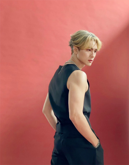 แน็ก ชาลี ทรงผม
