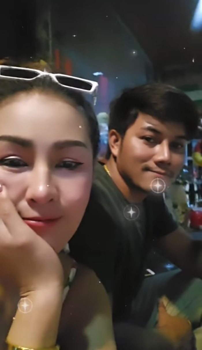 หญิงลี ศรีจุมพล