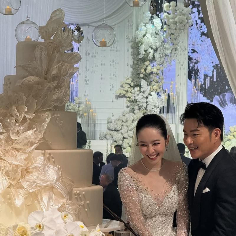 เอ วราวุธ - ออม อัทธนียา ฉลองวิวาห์หวาน