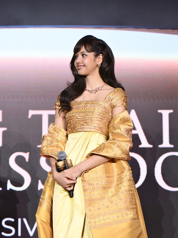 ลิซ่า BLACKPINK