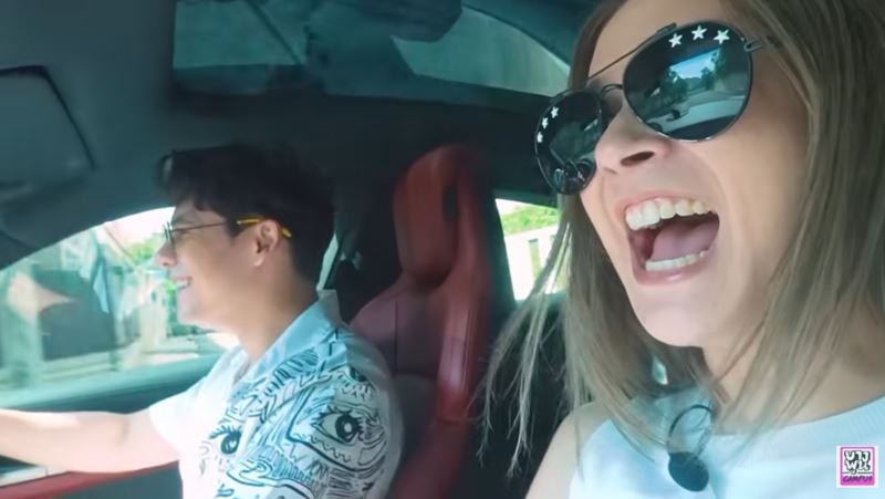 เอมี่ ซี รีวิวรถปอร์เช่ Taycan 