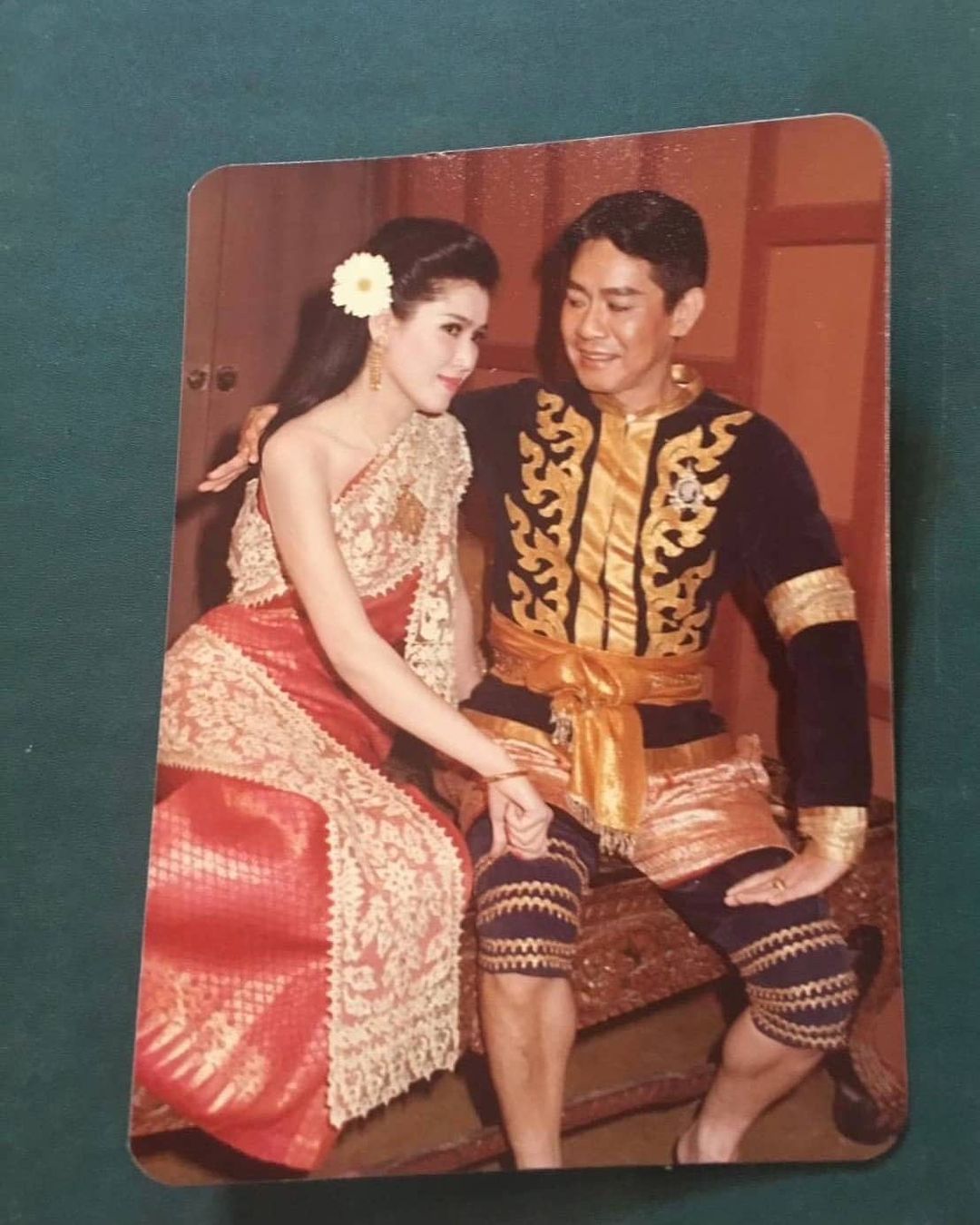 อาภัสรา หงสกุล