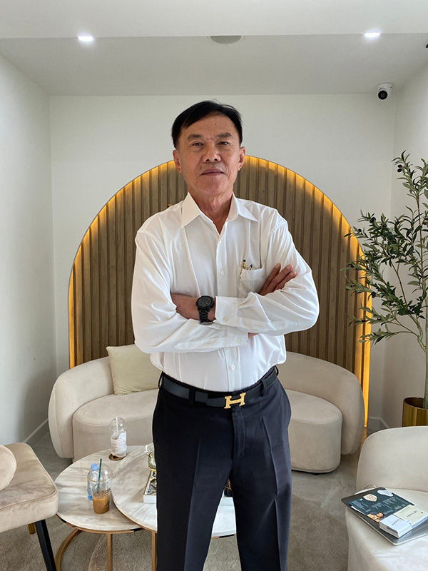 หนังชีวประวัติ เรวัช กลิ่นเกษร