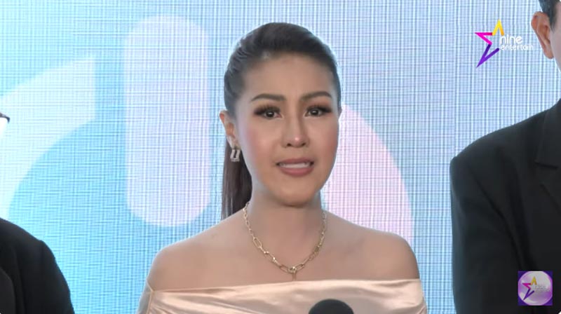 หญิงลี ศรีจุมพล