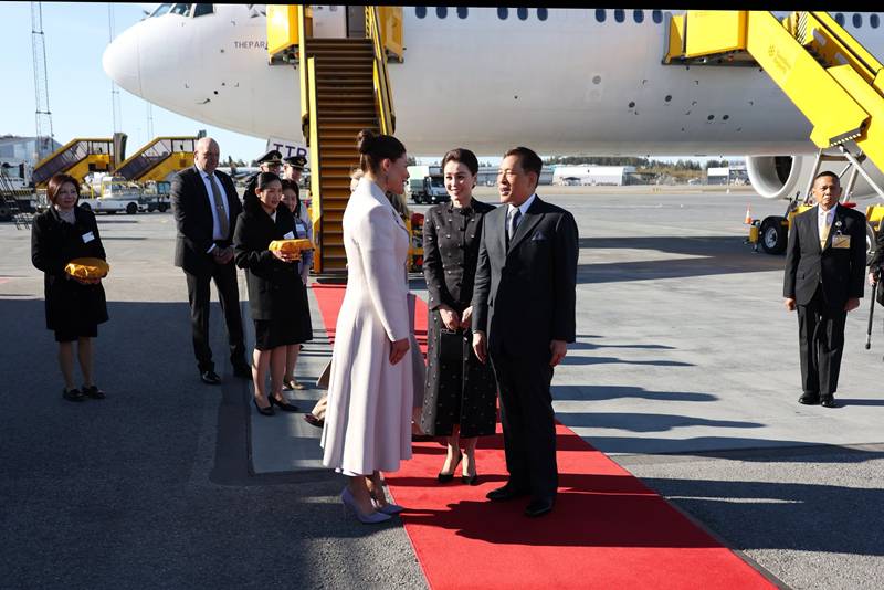 ในหลวง - พระราชินี