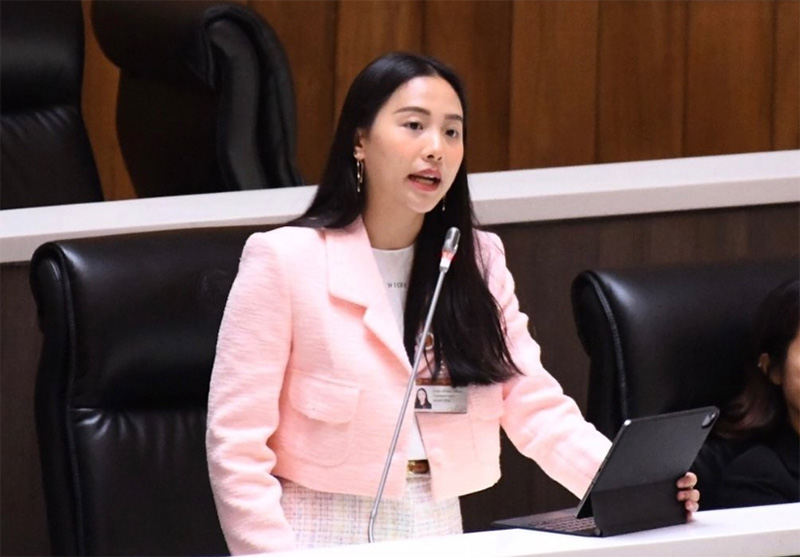 ไอซ์ รักชนก ประวัติ