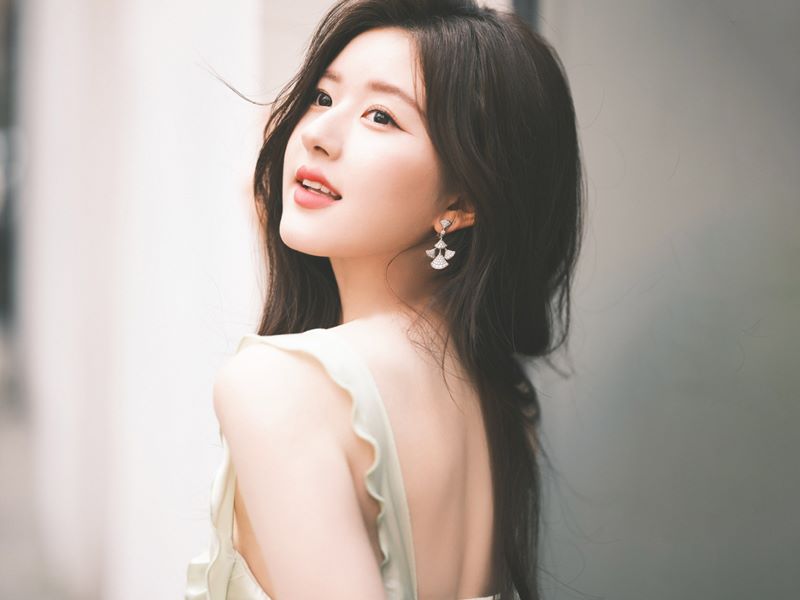 จ้าวลู่ซือ