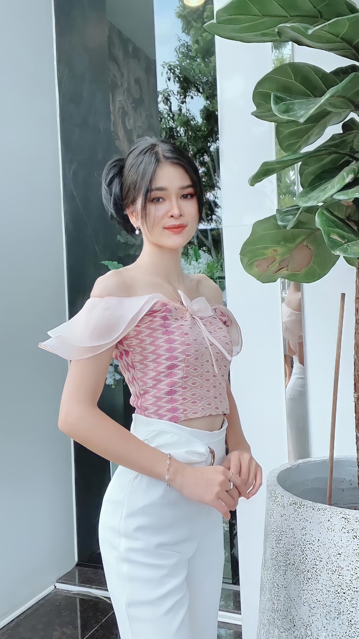 มิรา ชลวิรัลวานิศร์