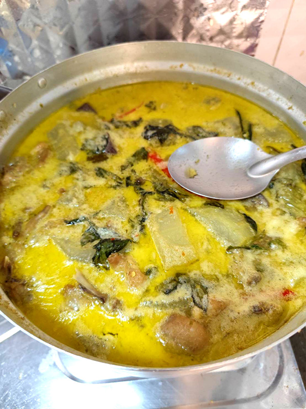 แกงเขียวหวานฟักใส่ไก่และตีนไก่ แกงเขียวหวาน แกงกะทิ อาหารไทย สูตรอาหาร