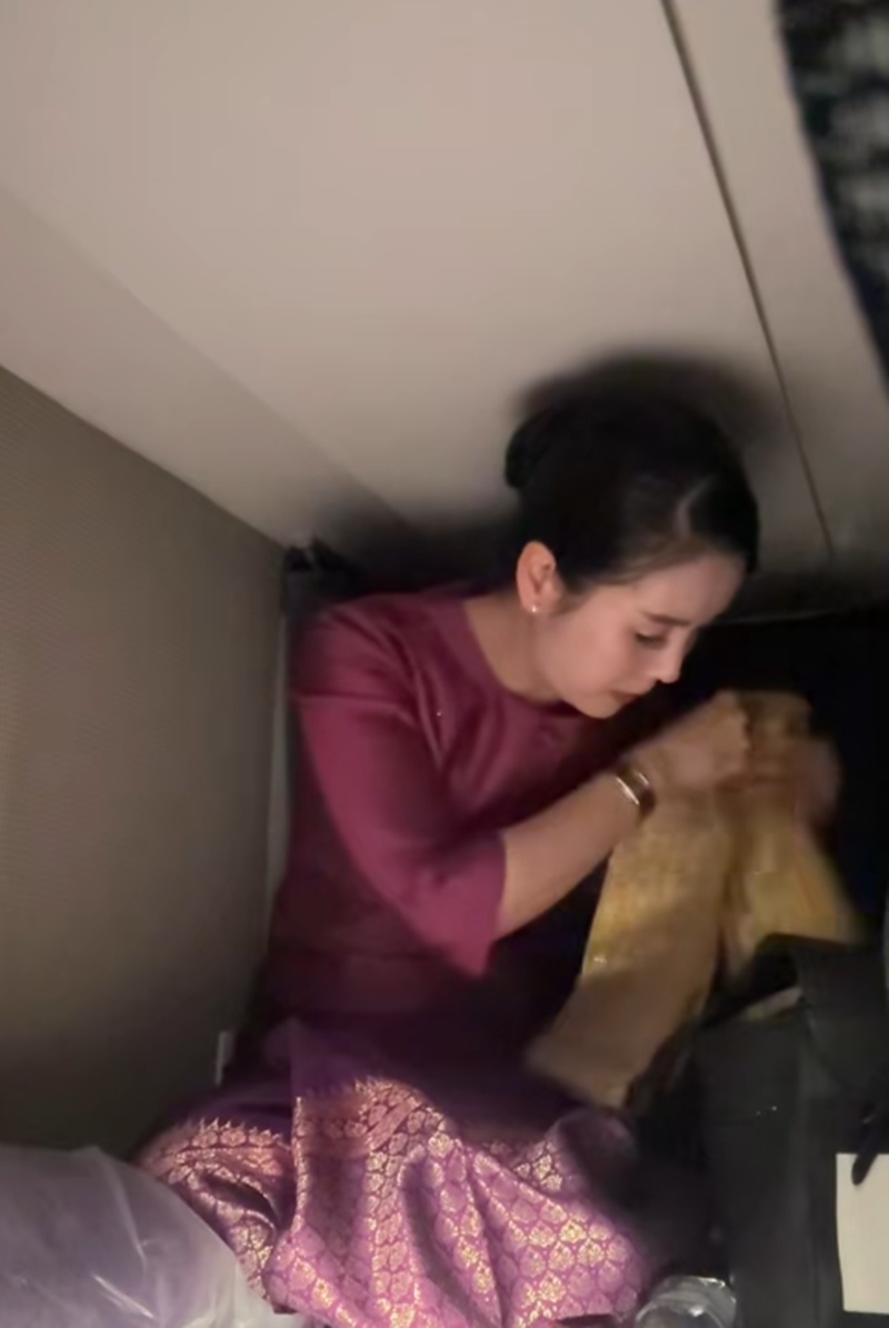 แอร์โฮสเตส