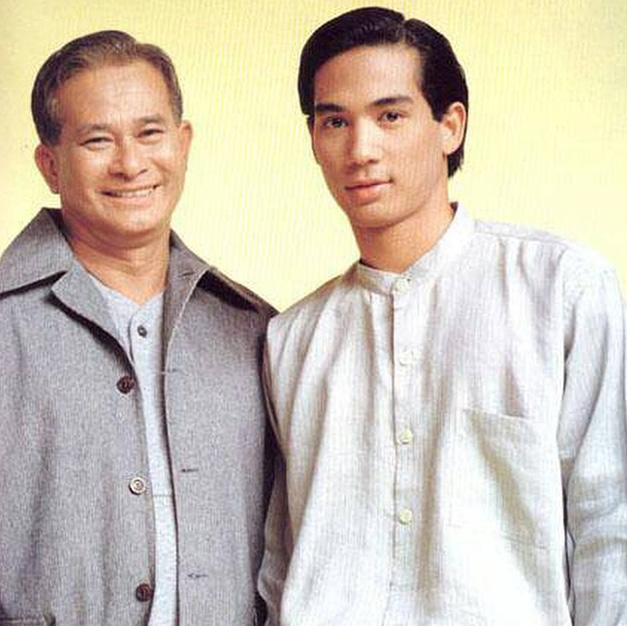 ตุ้ย ธีรภัทร์ กับภาพอดีต-ปัจจุบัน ในวัย 51 ผ่านไปกี่ปีก็หล่อเข้มไม่เปลี่ยน