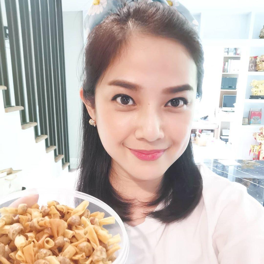 อั้ม ฐนิชา