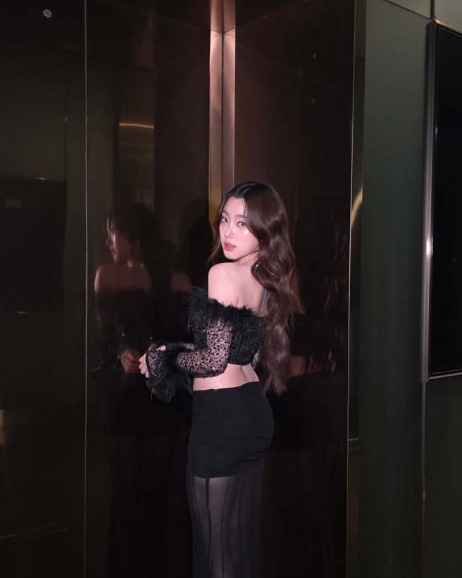 อ๊ะอาย 4EVE เกาะอกแบบสับ ๆ สวยฉ่ำเกินต้านอีกแล้ว