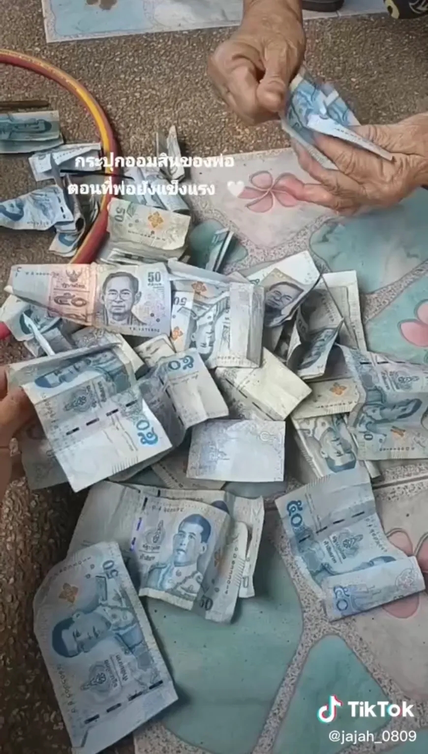 กระปุกออมสินเสาบ้าน