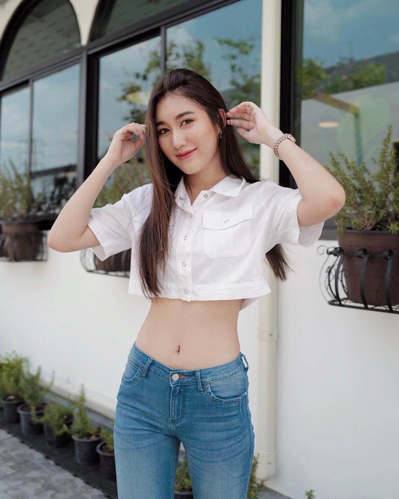 เบส รักษ์วนีย์