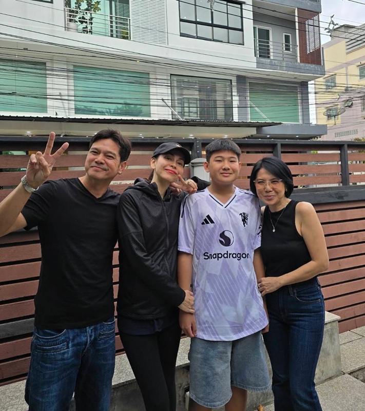 โมเมนต์อบอุ่น นัท มีเรีย เจอครอบครัว เต๋า สมชาย