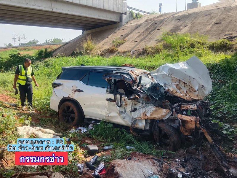 ด้งเด้ง ไทบ้าน รถคว่ำ 