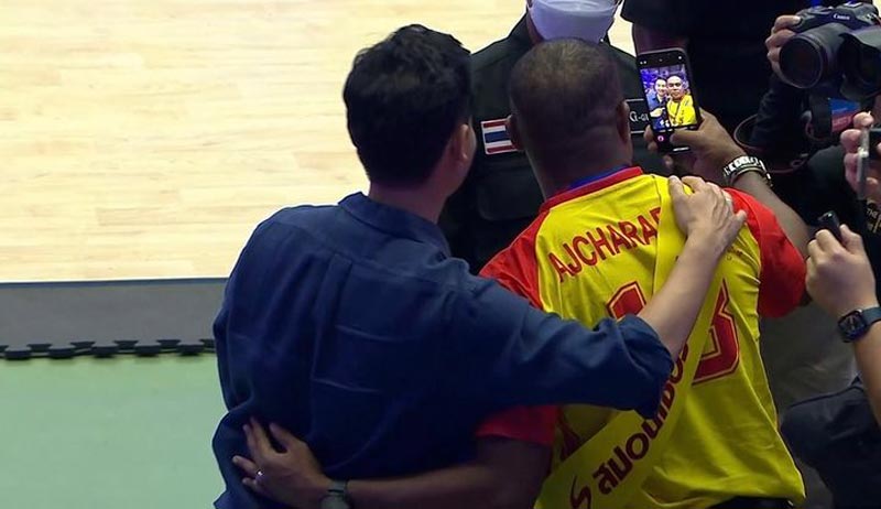 รัศมีแข ทิม พิธา