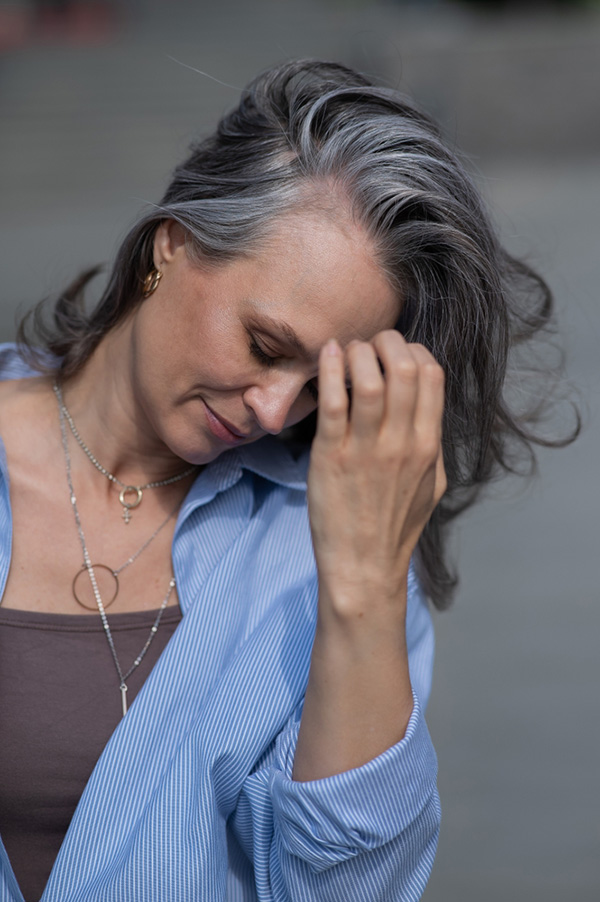 ปล่อยผมหงอก