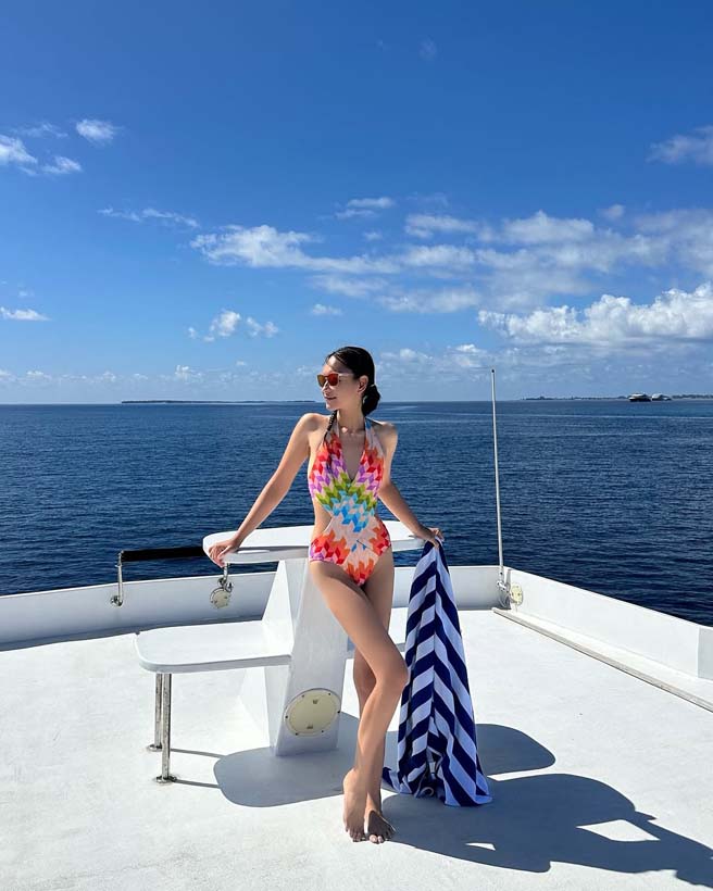 บี น้ำทิพย์ แซ่บต่อไม่รอแล้วนะ ล่าสุด โชว์ความสดใสปนความเซ็กซี่ จากทริปมัลดีฟส์