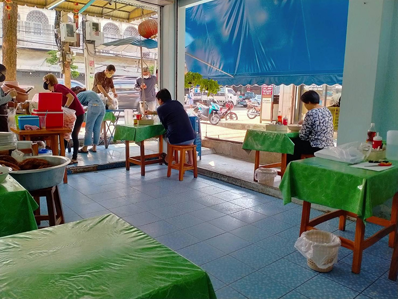 ร้านอาหารกรุงเทพให้นั่งกินในร้าน