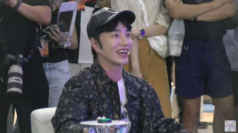 น้องฉัตร ช่างแต่งหน้า