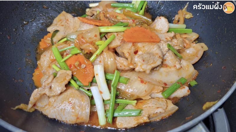 หมูสามชั้นผัดกิมจิ