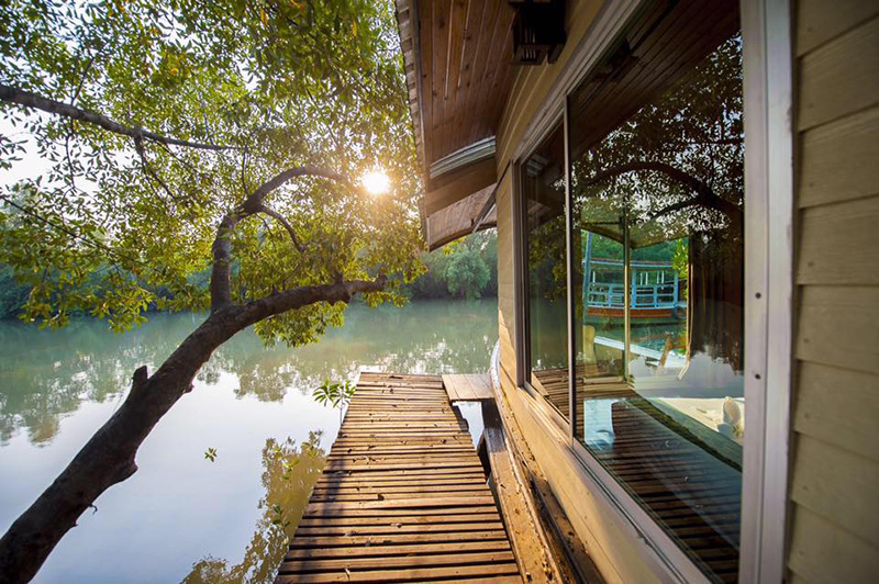 บรรยากาศริมน้ำ รตะธารา รีสอร์ท Ratathara Resort