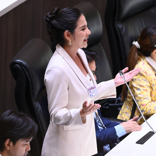 หมิว สิริลภัส