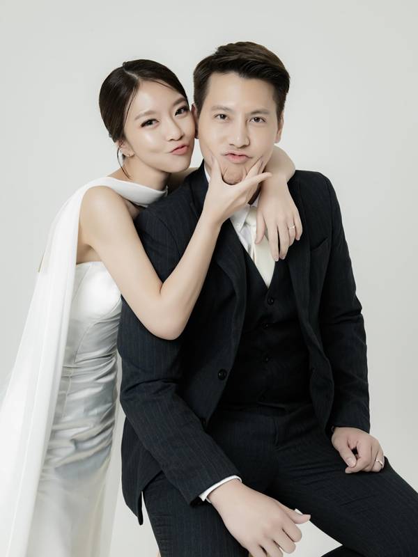 น พีชญา ควง เคลวิน ร่วมยินดีน้องชายแต่งงาน 