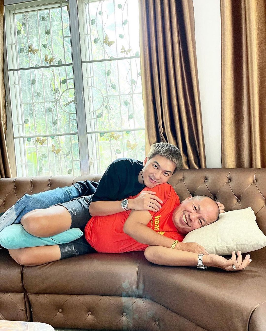 ค่อม ชวนชื่น