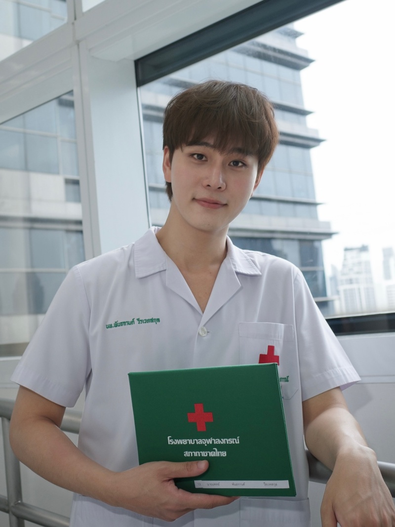 หมอกาย พันธกานต์ หมอเด็กหล่อ