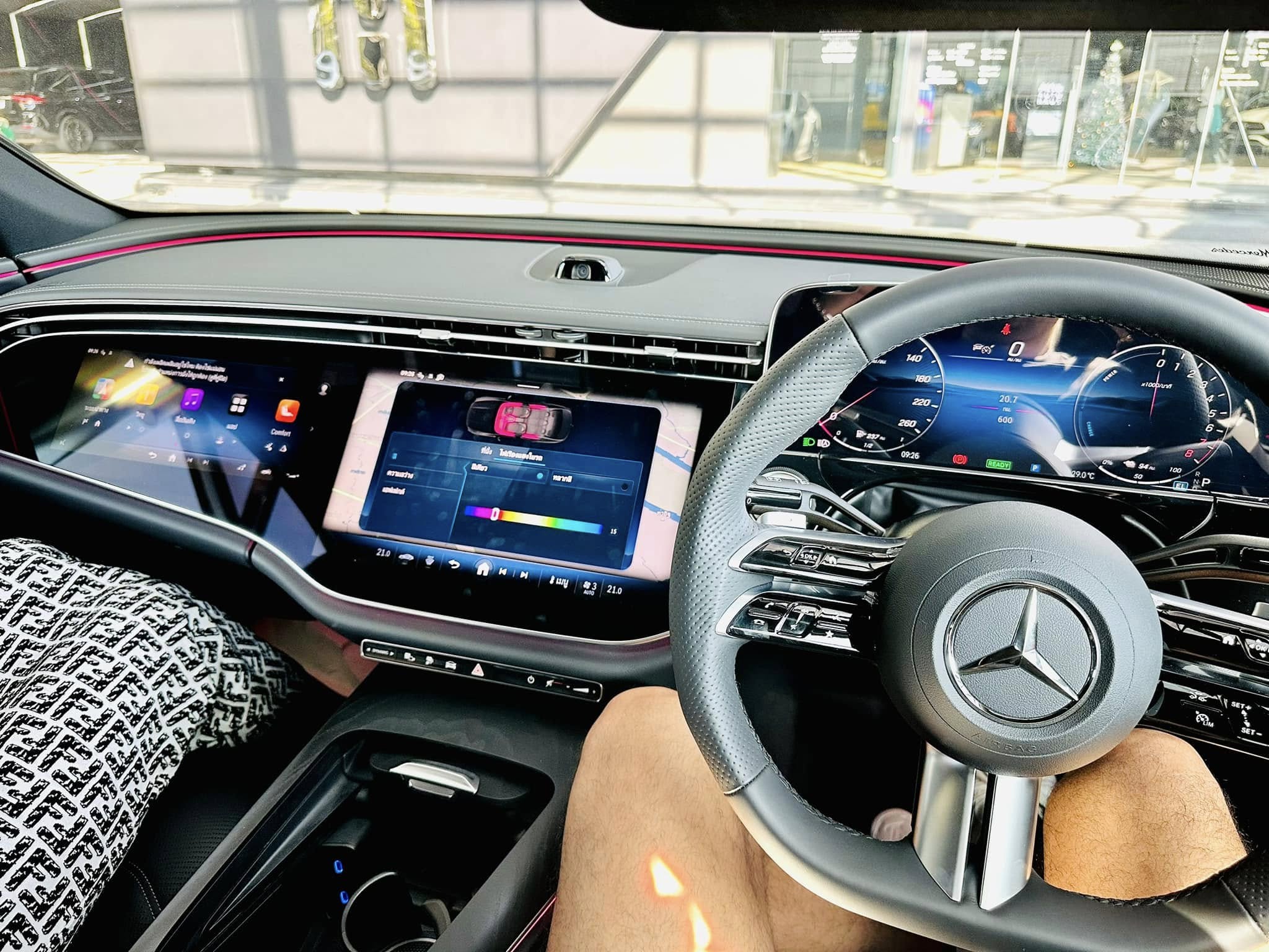 เอ๋ เชิญยิ้ม