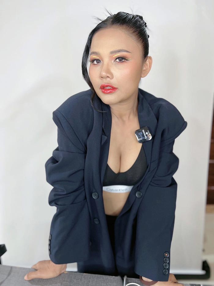 ตั๊กแตน ชลดา