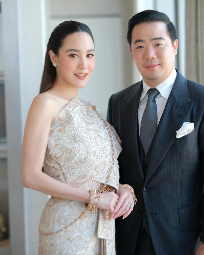 ต๊อบ คิง เพาเวอร์ แต่งงาน ออย นันทิสา