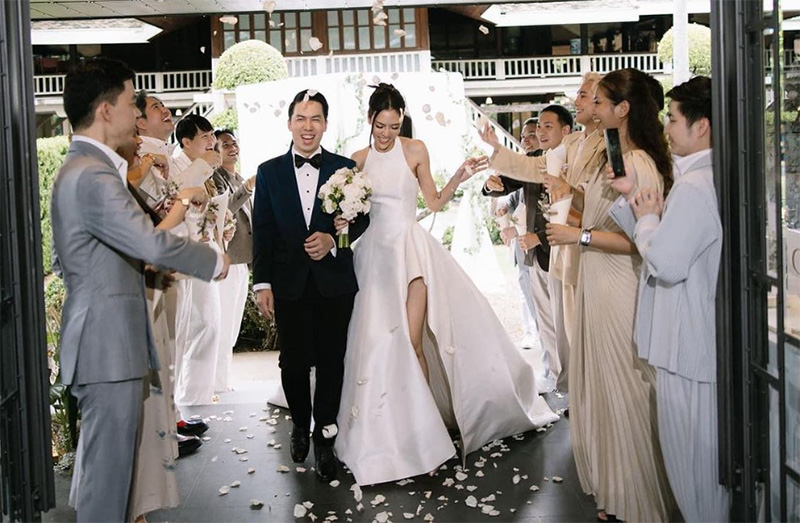 แพท วง Klear ชุดแต่งงาน