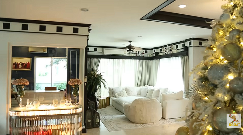 บ้าน ไฮโซข้าวโพด