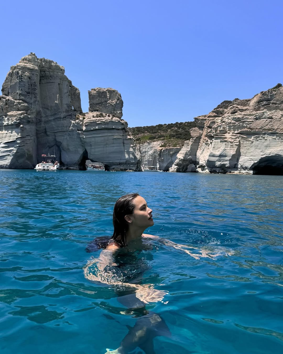 ญาญ่า อุรัสยา ชีเสิร์ฟบิกินี่ตัวจิ๋ว