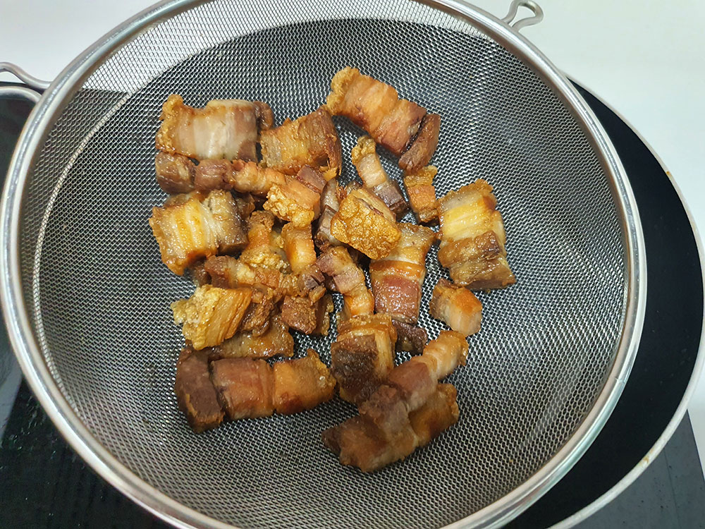 หมูกรอบ