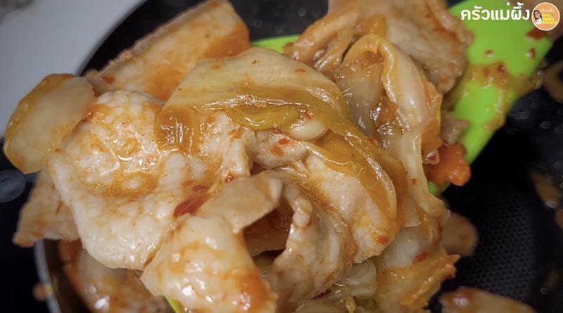 หมูสามชั้นผัดกิมจิ