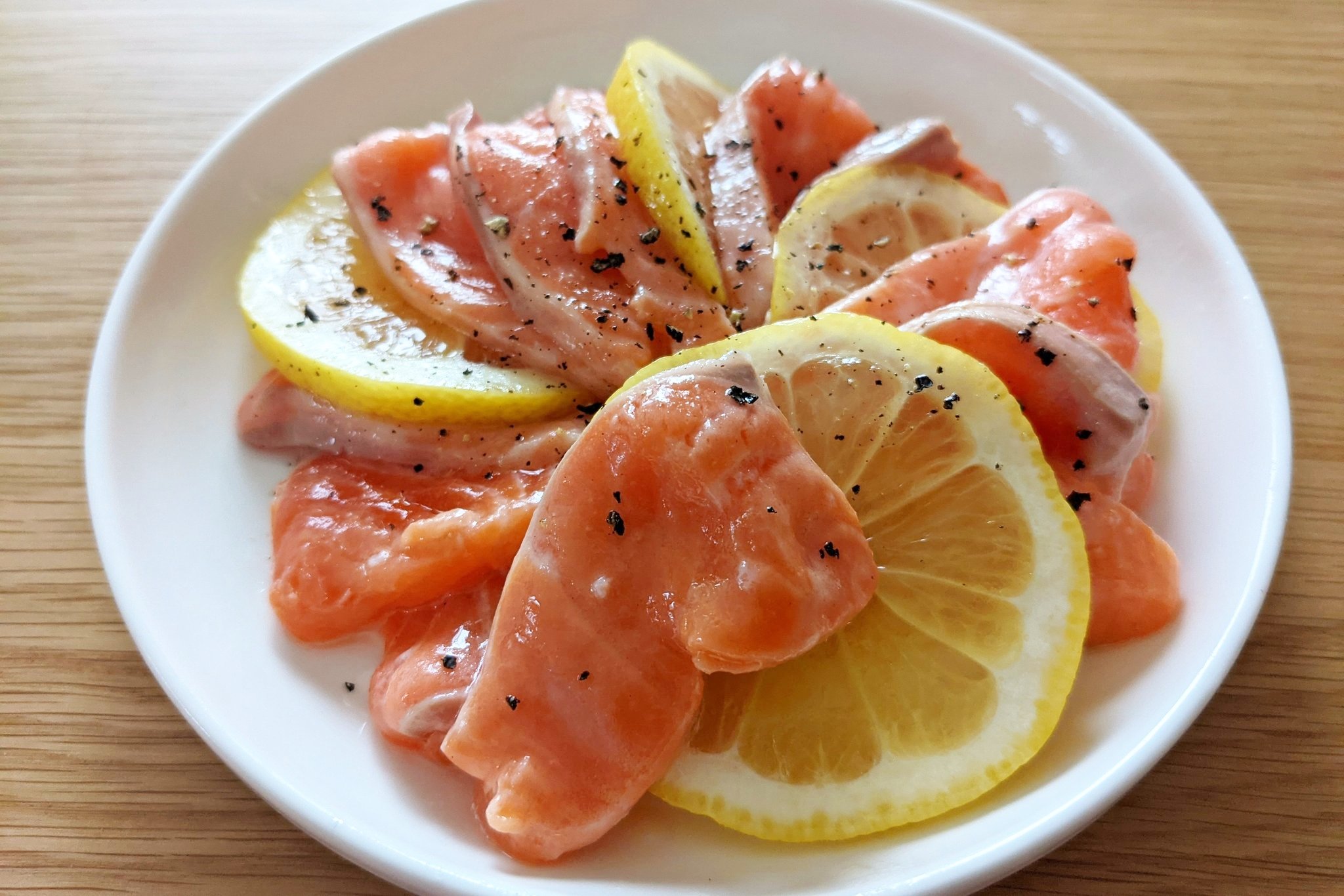 ปลาแซลมอนหมักมะนาว