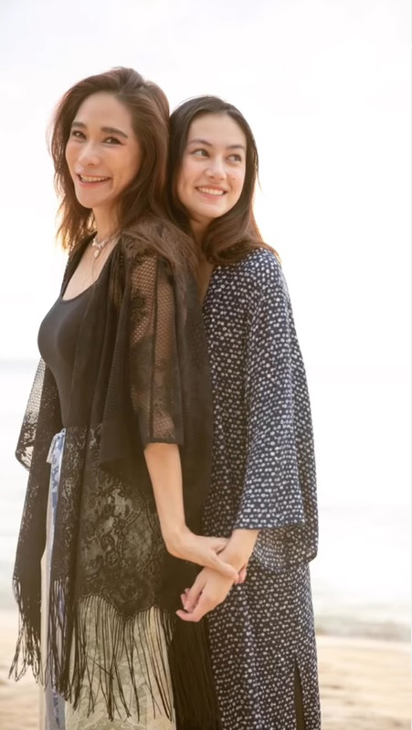 คลอดีน อทิตยา ประวัติ