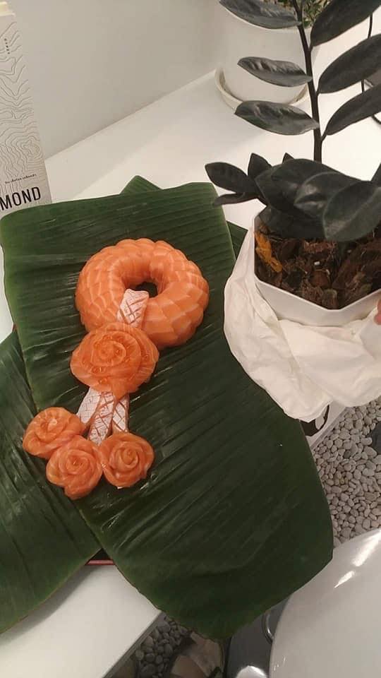 พวงมาลัยแซลมอน