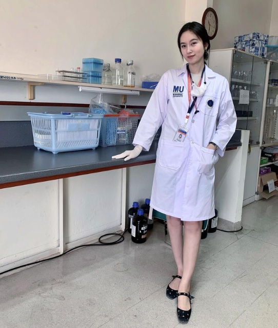 ปอย ตรีชฎา ประวัติ