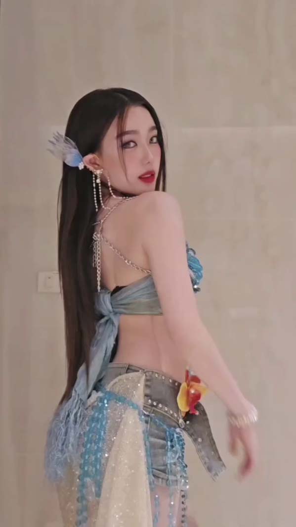 อ๊ะอาย 4EVE แปลงโฉมเป็นนางฟ้าแมงกะพรุน