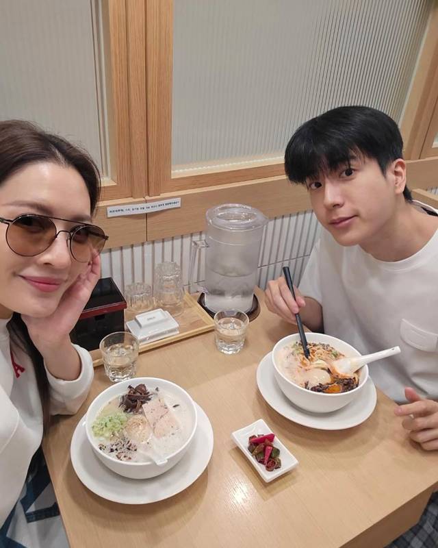 แอฟ ทักษอร และ นนกุล ชานน