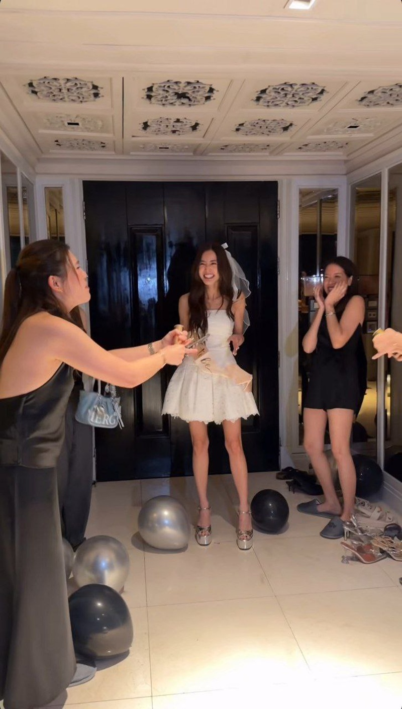 เพื่อน ๆ รวมตัวจัดปาร์ตี้สละโสด มายด์ ลภัสลัล