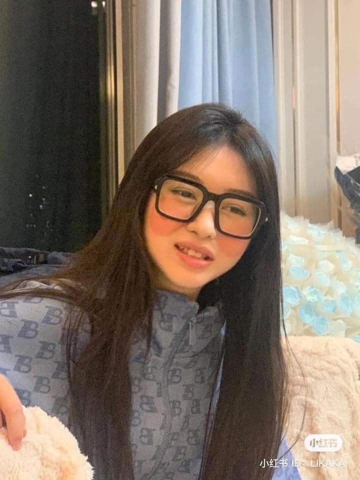 แก้มอมชมพู