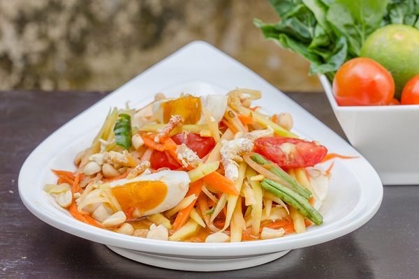 ส้มตำไทยไข่เค็ม