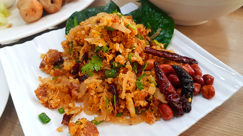 ร้านยำแหนมข้าวทอด